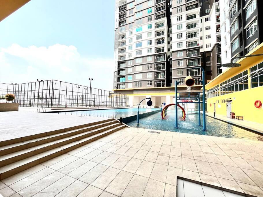 Urban Home-Swimming Pool-City Center Малакка Экстерьер фото