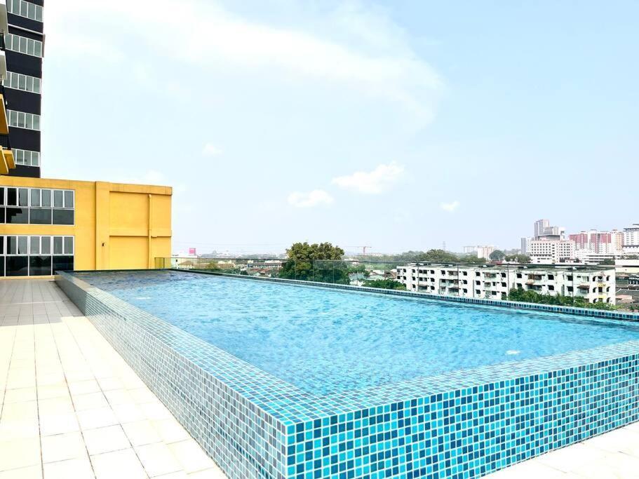 Urban Home-Swimming Pool-City Center Малакка Экстерьер фото